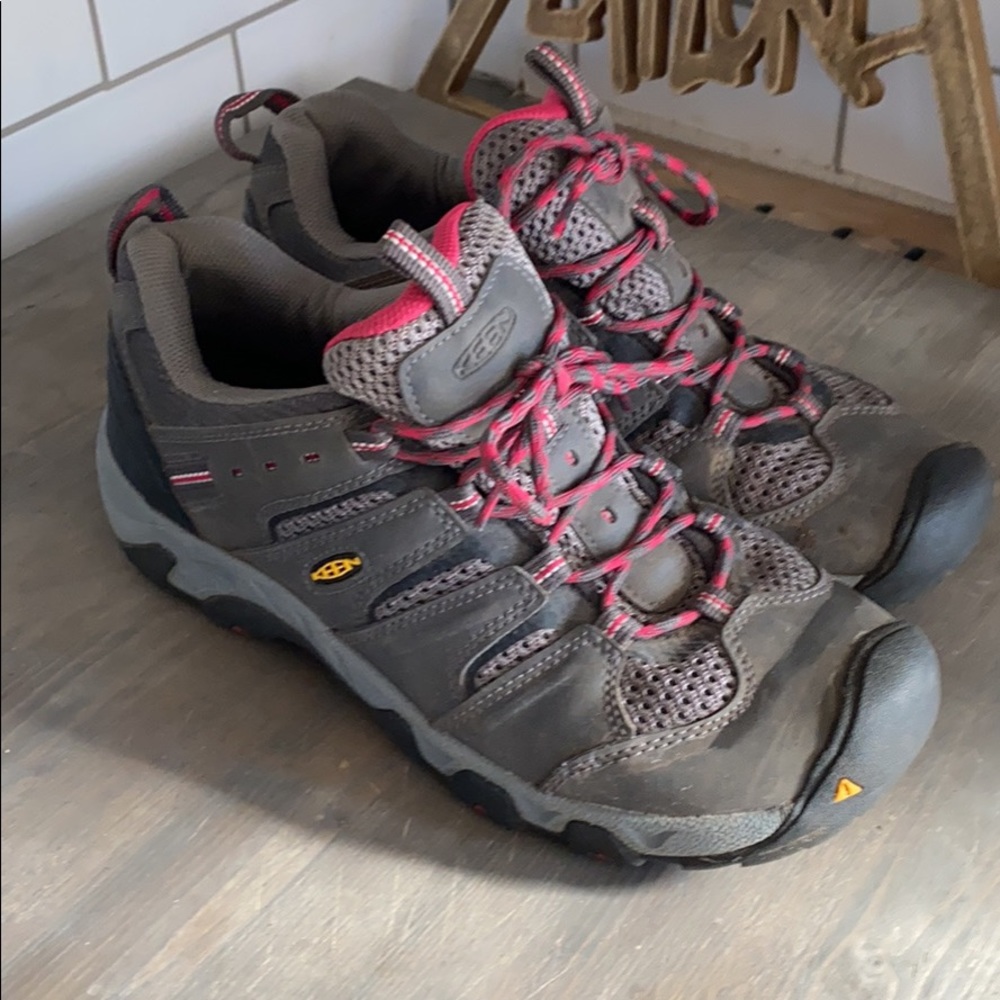 KEEN women’s hiking shoes